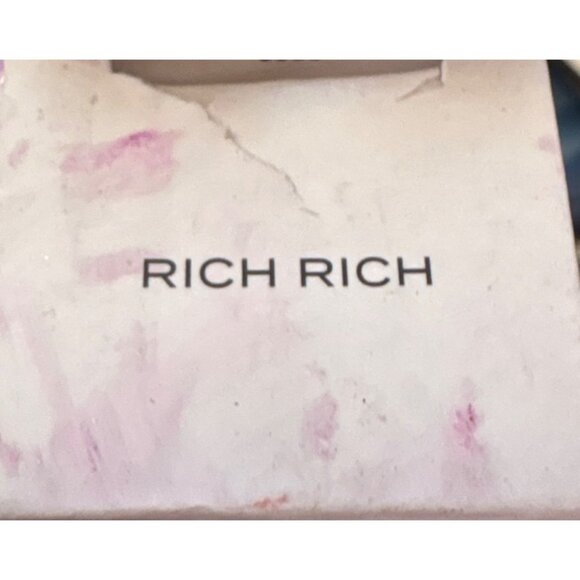 Hard Candy Face Off Highlight Luminous Glow Stick Crystal-Infused Rich Rich - Picture 6 of 6